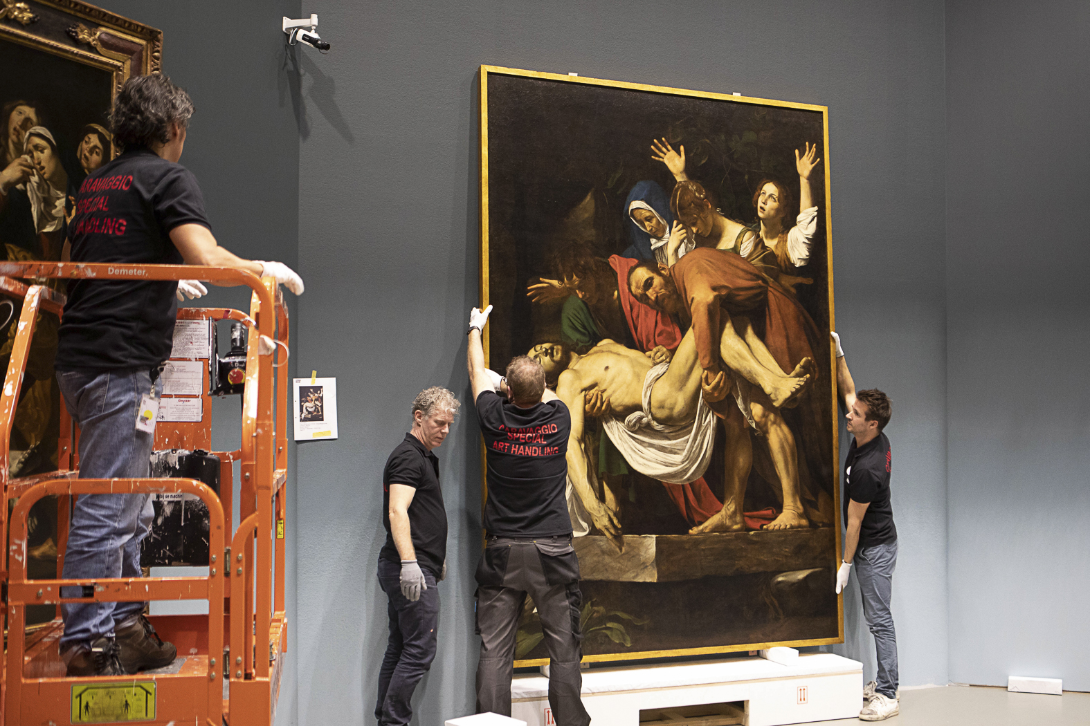 20181211-20181211-Schilderij-Caravaggio-pronkstuk-opgehangen-4